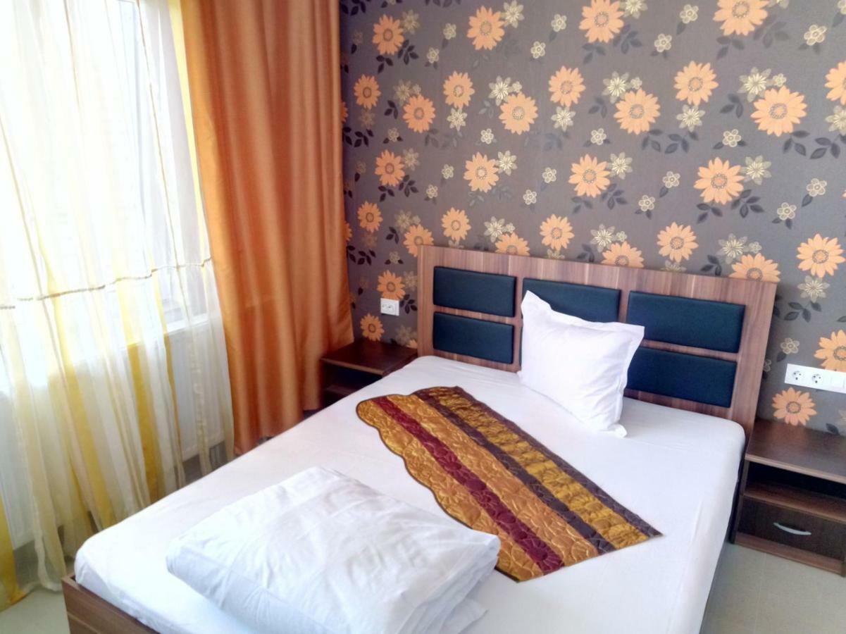 Camere De Inchiriat Carpati ฮูเนโดอารา ภายนอก รูปภาพ