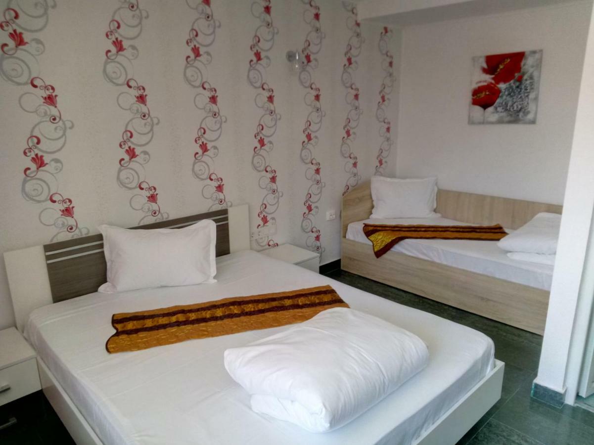 Camere De Inchiriat Carpati ฮูเนโดอารา ภายนอก รูปภาพ