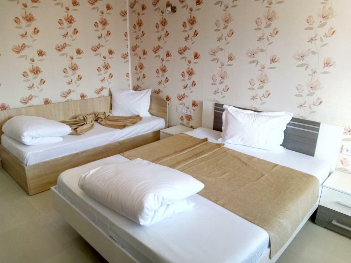 Camere De Inchiriat Carpati ฮูเนโดอารา ภายนอก รูปภาพ