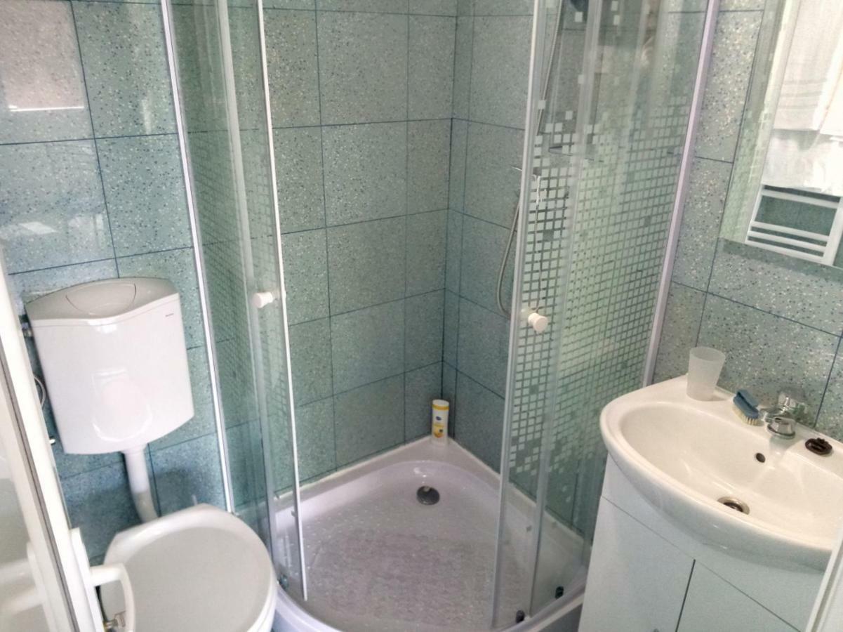Camere De Inchiriat Carpati ฮูเนโดอารา ภายนอก รูปภาพ
