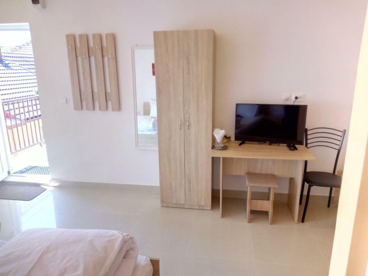 Camere De Inchiriat Carpati ฮูเนโดอารา ภายนอก รูปภาพ
