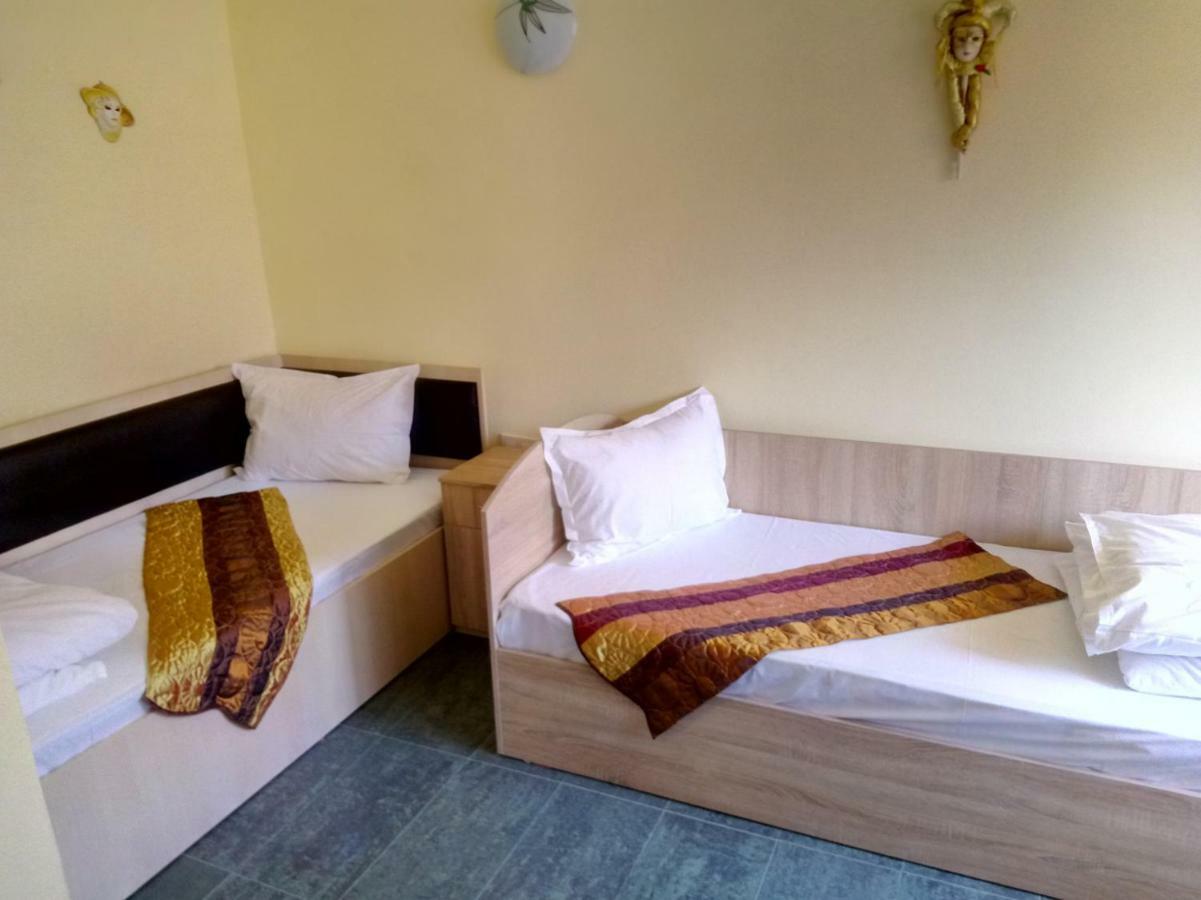 Camere De Inchiriat Carpati ฮูเนโดอารา ภายนอก รูปภาพ