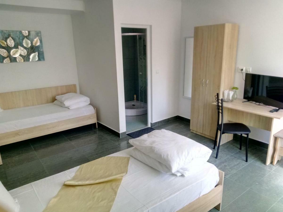 Camere De Inchiriat Carpati ฮูเนโดอารา ภายนอก รูปภาพ