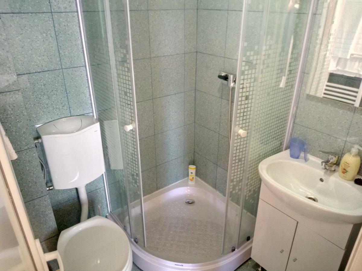Camere De Inchiriat Carpati ฮูเนโดอารา ภายนอก รูปภาพ