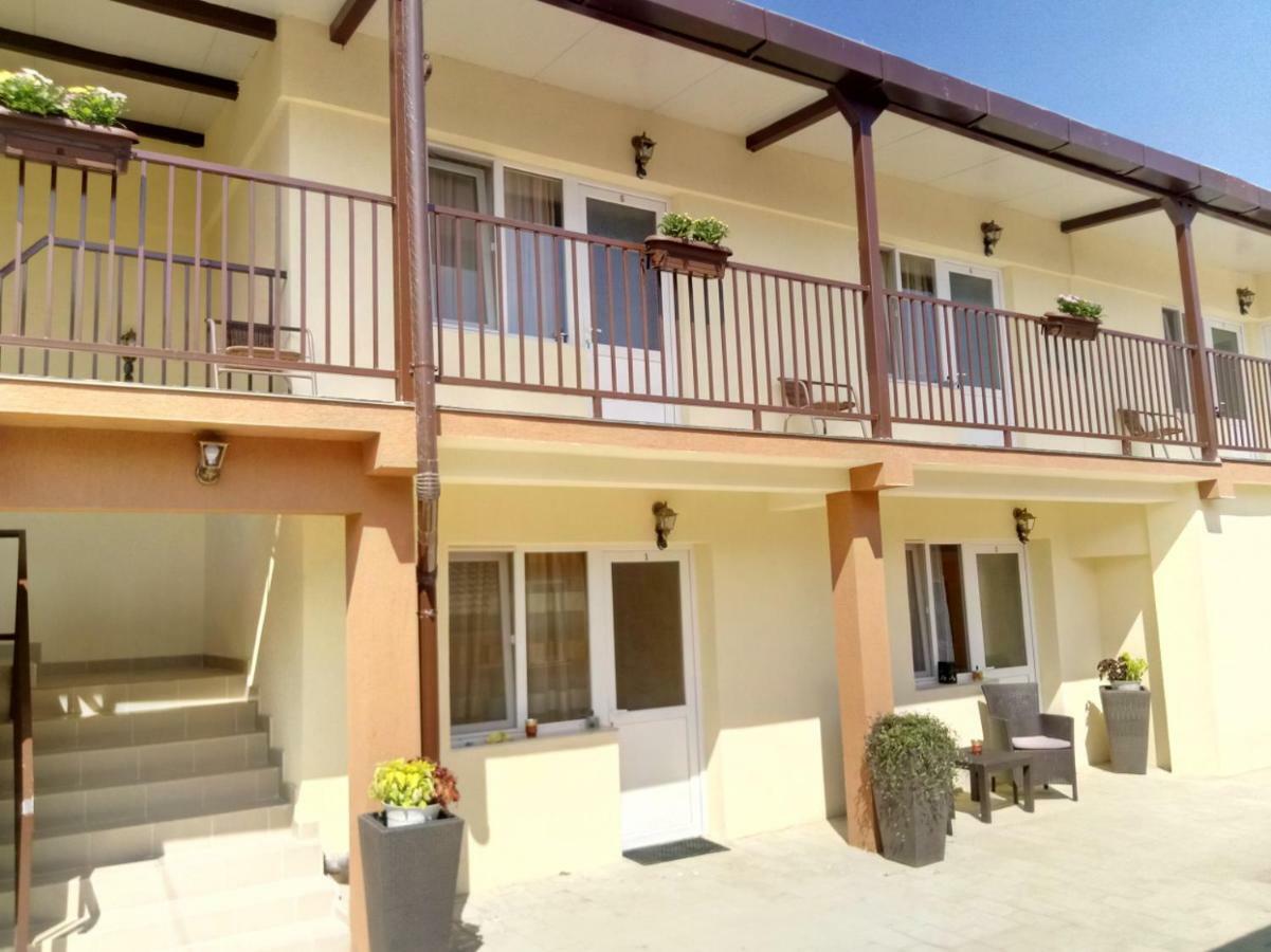 Camere De Inchiriat Carpati ฮูเนโดอารา ภายนอก รูปภาพ