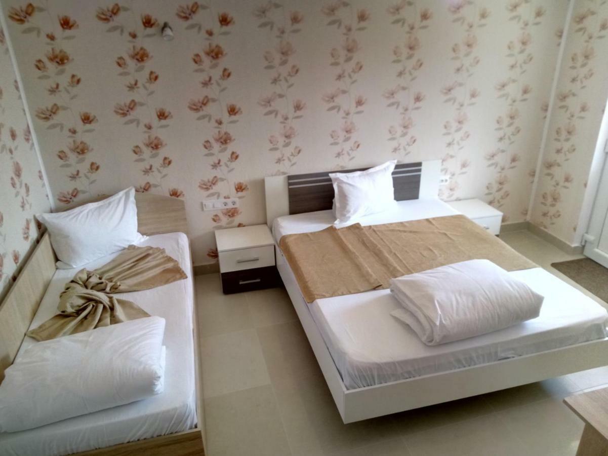 Camere De Inchiriat Carpati ฮูเนโดอารา ภายนอก รูปภาพ