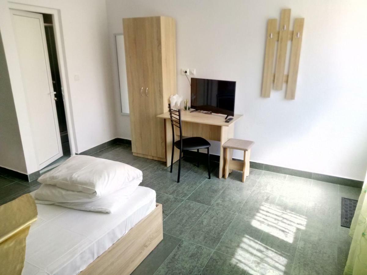 Camere De Inchiriat Carpati ฮูเนโดอารา ภายนอก รูปภาพ